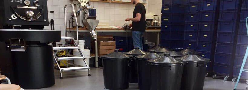 Horecavloer Rotterdam - Man met Bril Koffie